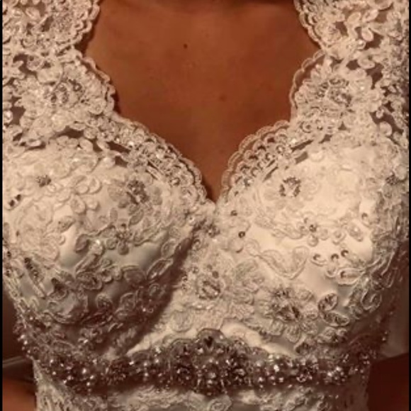 Wedding Dress - Picture 2 of 8